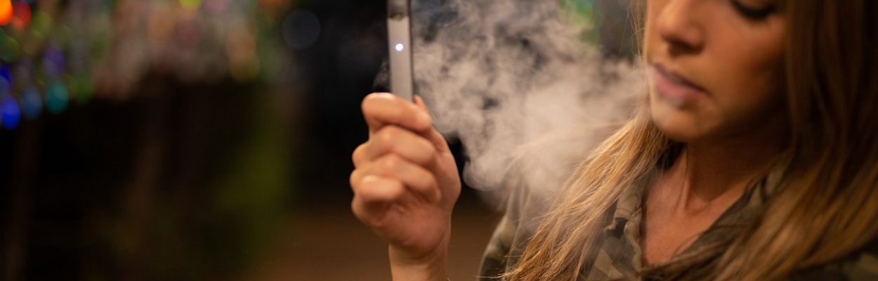La Sigaretta elettronica perde liquido in bocca? Motivi e Soluzioni per Risolvere